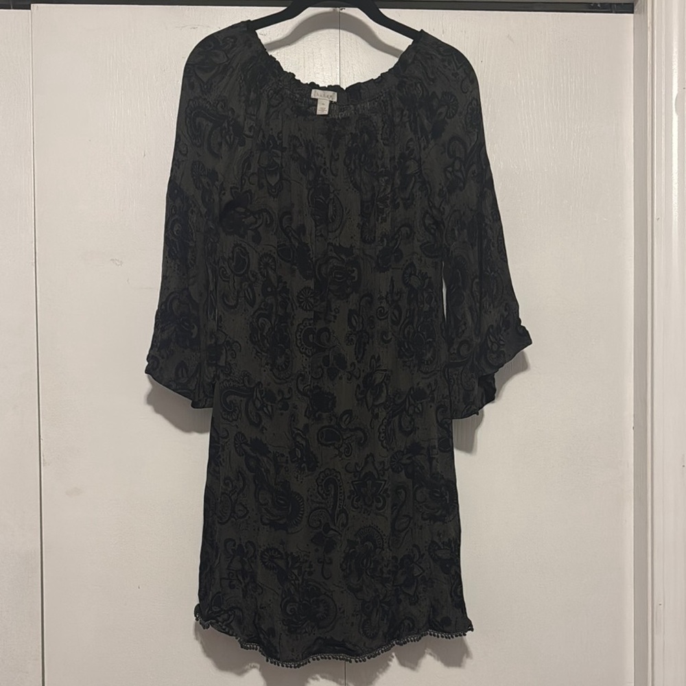 Hinge brand green and black Paisley Dress